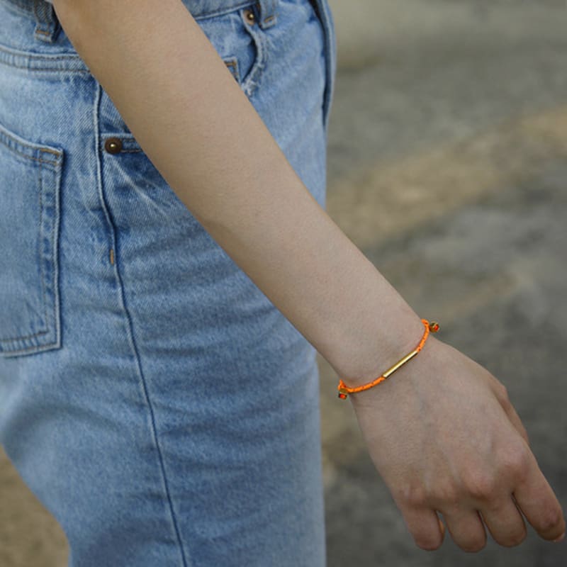 BE/GINS LA LIGNE SINGLE STRING BRACELET ORANGE Dot