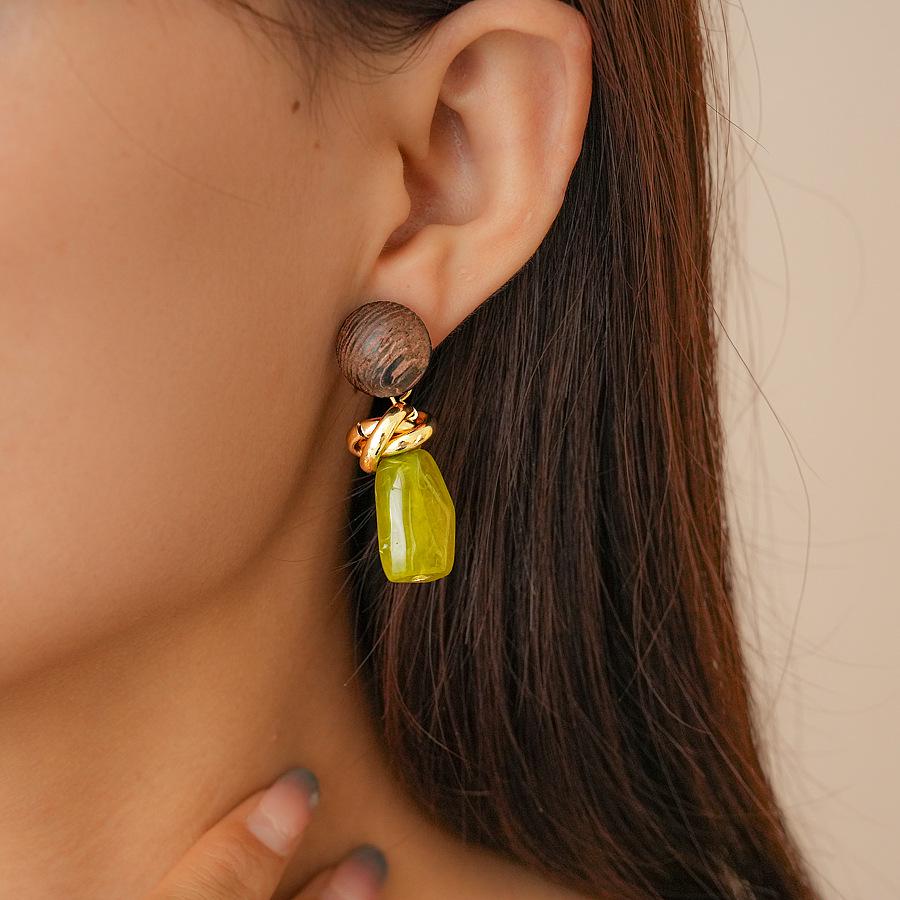 European Retro Geometric Resin Wrapped Earrings: High-End Autumn Winter Style for Women