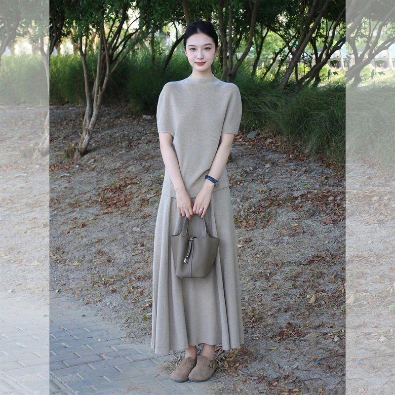 

Korean-Style Early Autumn Outfits with a High-End Feel, Super Stylish and Beautiful, Including a Gray Knitted Sweater Top and a Skirt Set for Women Gray Top S
