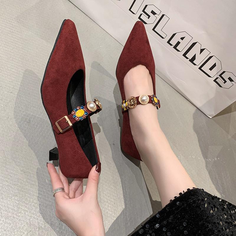 2025 Spring and Autumn New French Pointed Head Temperament Low Heel with Skirt Design Versatile Wine Glass and Single Shoes