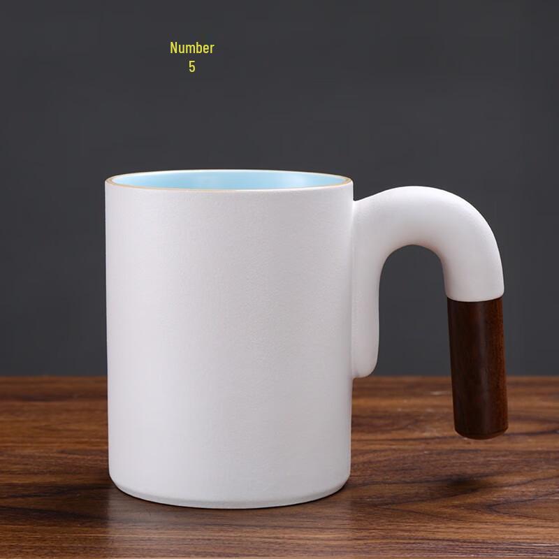 Fēnggētú 450ml Gradient Ceramic Coffee Mug with Wooden Handle