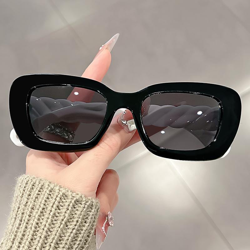 Attractive Glasses Women's Champagne 2026 Oversized Black Glossy Sunglasses: Unique Curved-Edge Frame, Wavy Inner Accents, Dark Tinted Lenses, Sleek Chic Silhouette