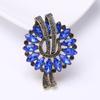 High-end vintage elegant small crystal brooch, fashionable suit jacket, sweater, collar brooch, anti-exposure accessory