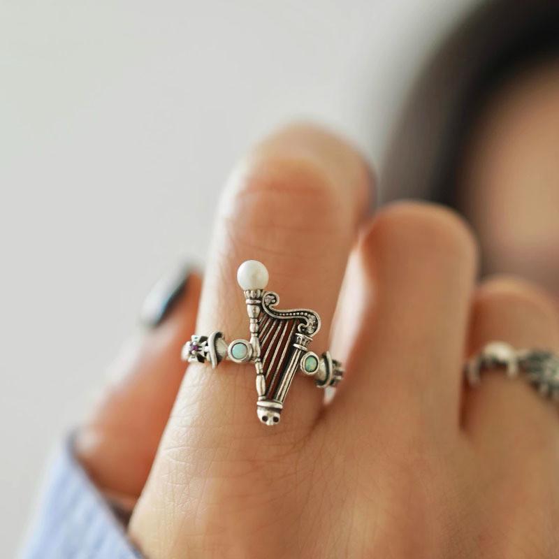 Fashionable Unique And Open Design Copper Ring For Women With Geometric Details Gemstone