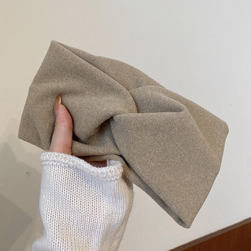 Autumn & Winter Korean Style Women's Wide Brim Hairband - Gentle, Simple Headscarf for Daily Wear