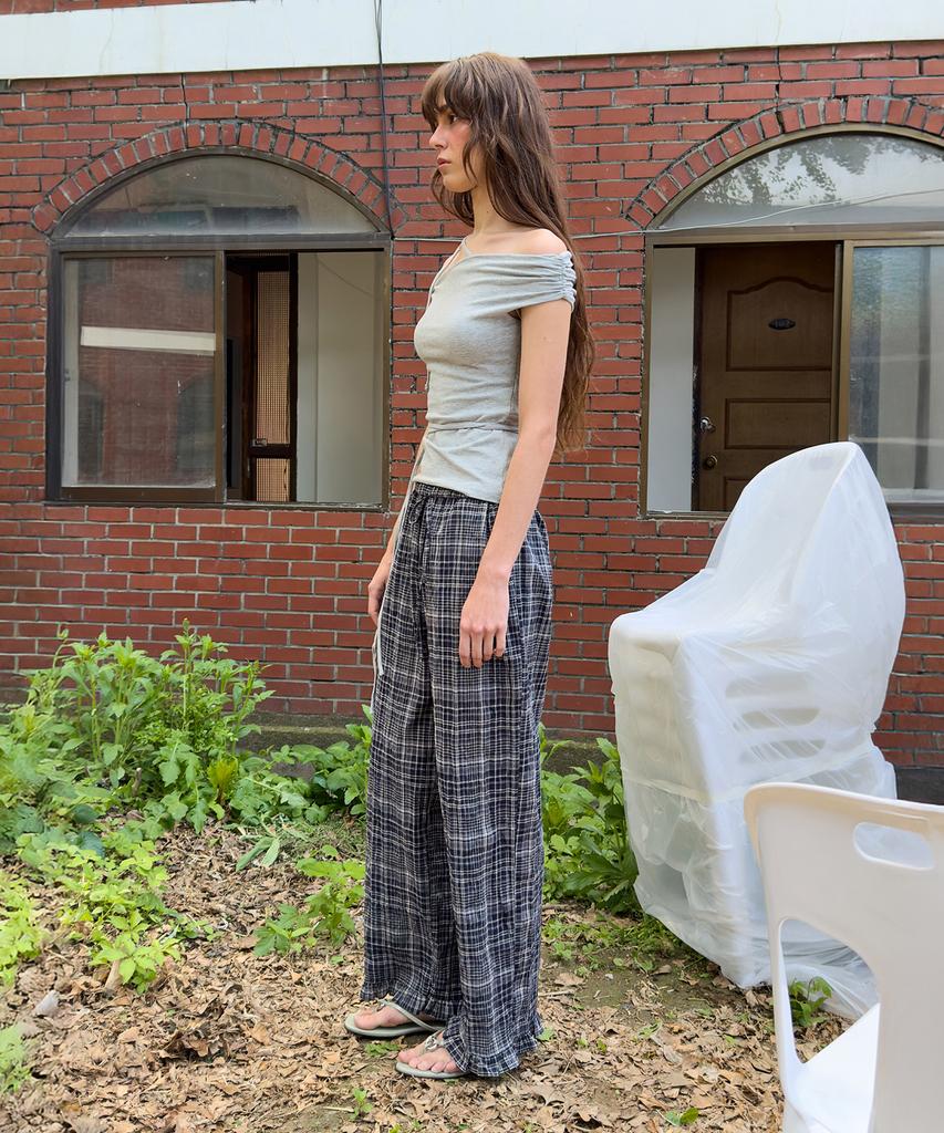 Daiaegeuneol Check Frill Pants (Navy)