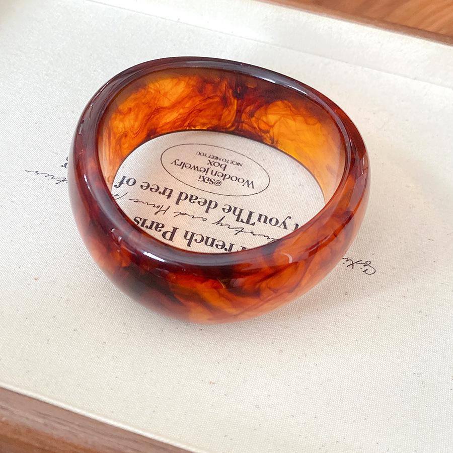 European & American Geometric Rivet Star Bracelet: Luxurious, Fashionable, Versatile, and Exaggerated Jewelry for Women.