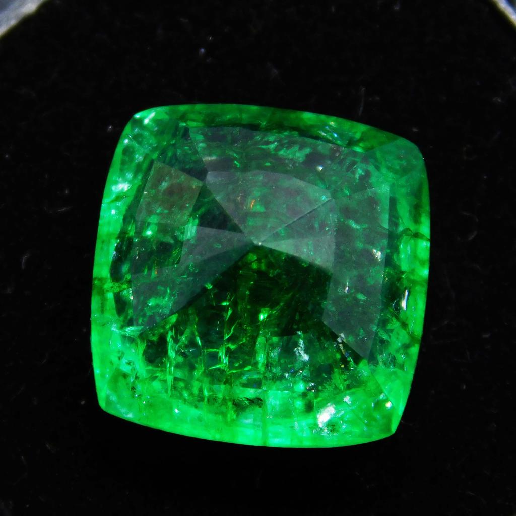 Natural Green Emerald Loose Gemstone Square Cushion Cut 9 ct Colombian for Jewelry Making and Crafts