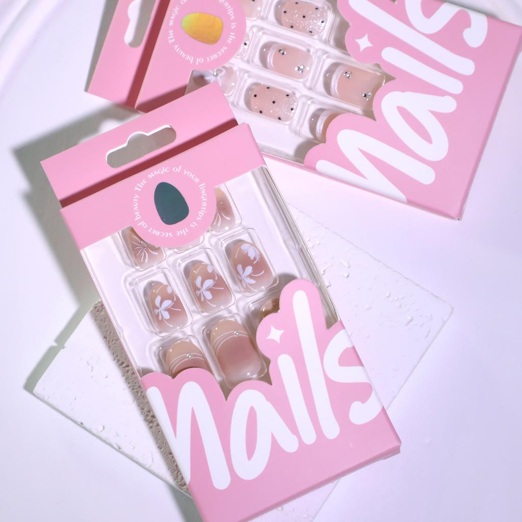 Pure Desire Blush Wear Nail Art Summer New Nail Art White Flower Short Round Wear Fake Nails