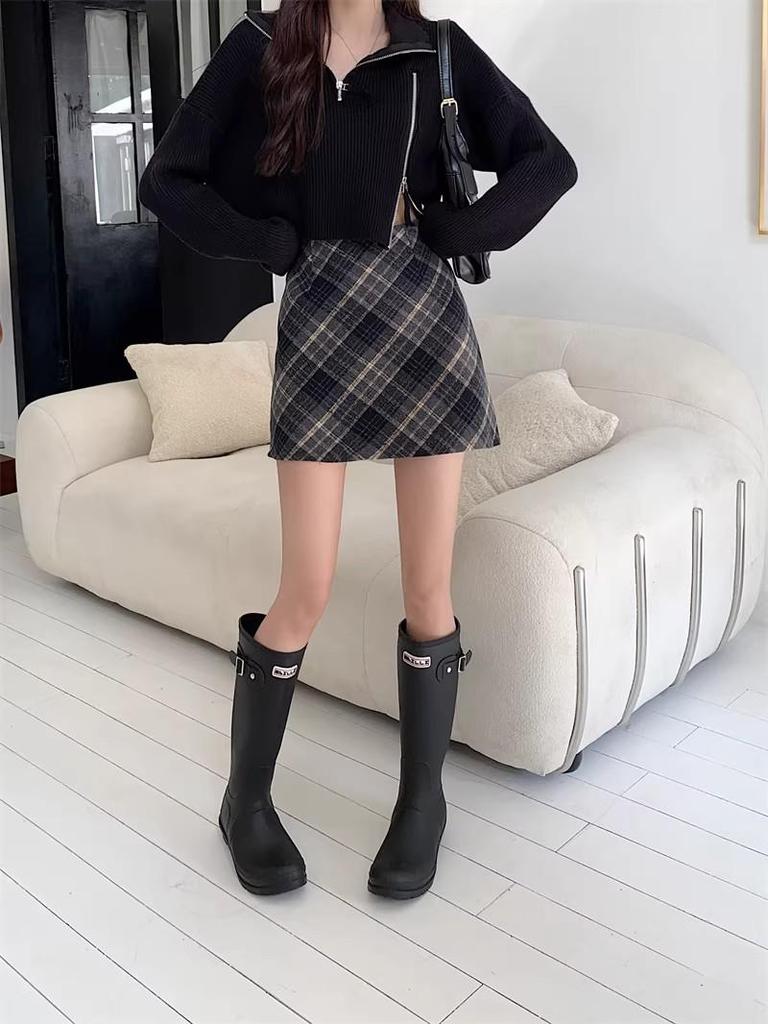 Wool Plaid A-line Mini Skirt - Women's 2025 Autumn/Winter Retro High-Waisted Hip-Hugging Style