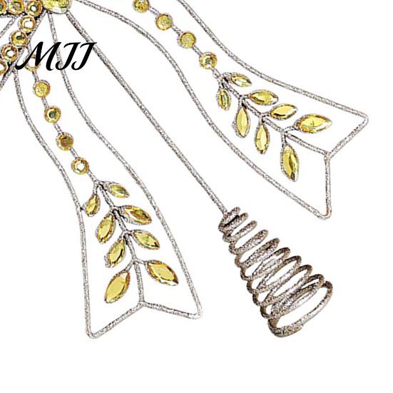 Indoor Festive Window Ornament Iron Bow Christmas Tree Topper, Gold Rhinestone Hollow-Cut Metal Light Luxury Holiday Party Decor with Spiral