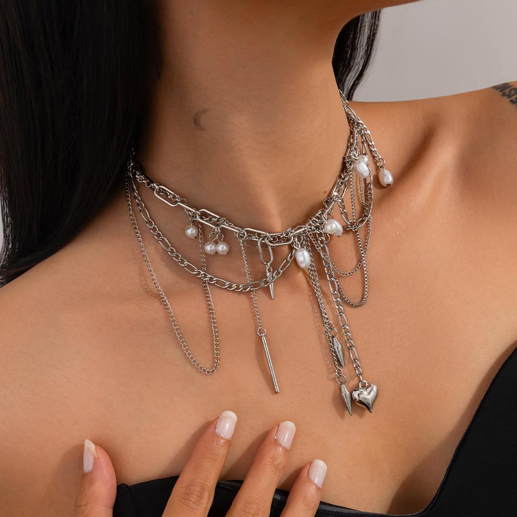 Metal wind chain fringed collarbone chain European and American imitation pearl design choker female love pendant necklace