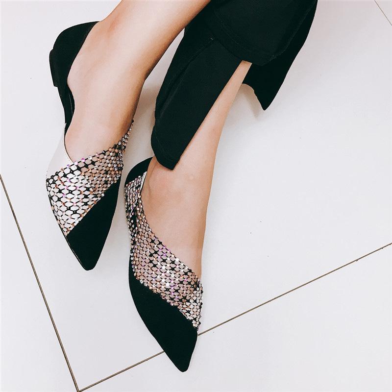 Modne buty damskie celebrytek internetowych 2025 lato i jesień nowe seksowne płaskie buty z bocznymi wycięciami damskie z czubkiem, z przodem w kształcie worka, z cyrkoniami, ażurowe buty
