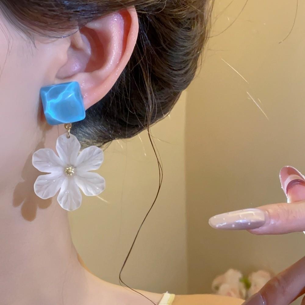 Exaggerated Acrylic Flower Earrings Temperament Ladies Stud Earrings Women Earrings  Spring Summer