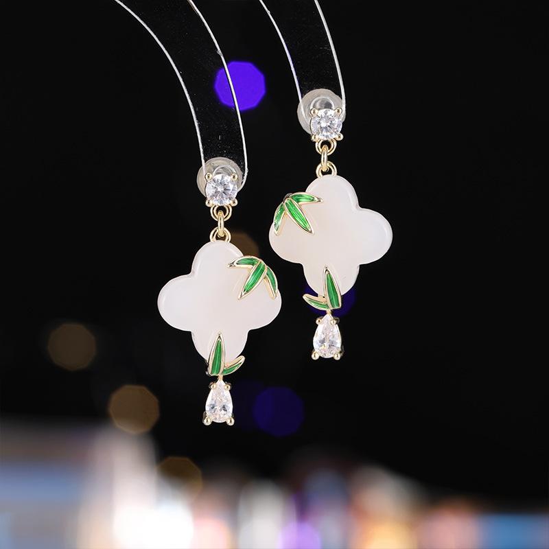 

Новые китайские серебряные игольчатые серьги из зеленого бамбука s925, женские высококачественные серьги-гвоздики, имитация нефрита, трава удачи, старинные серьги золотой