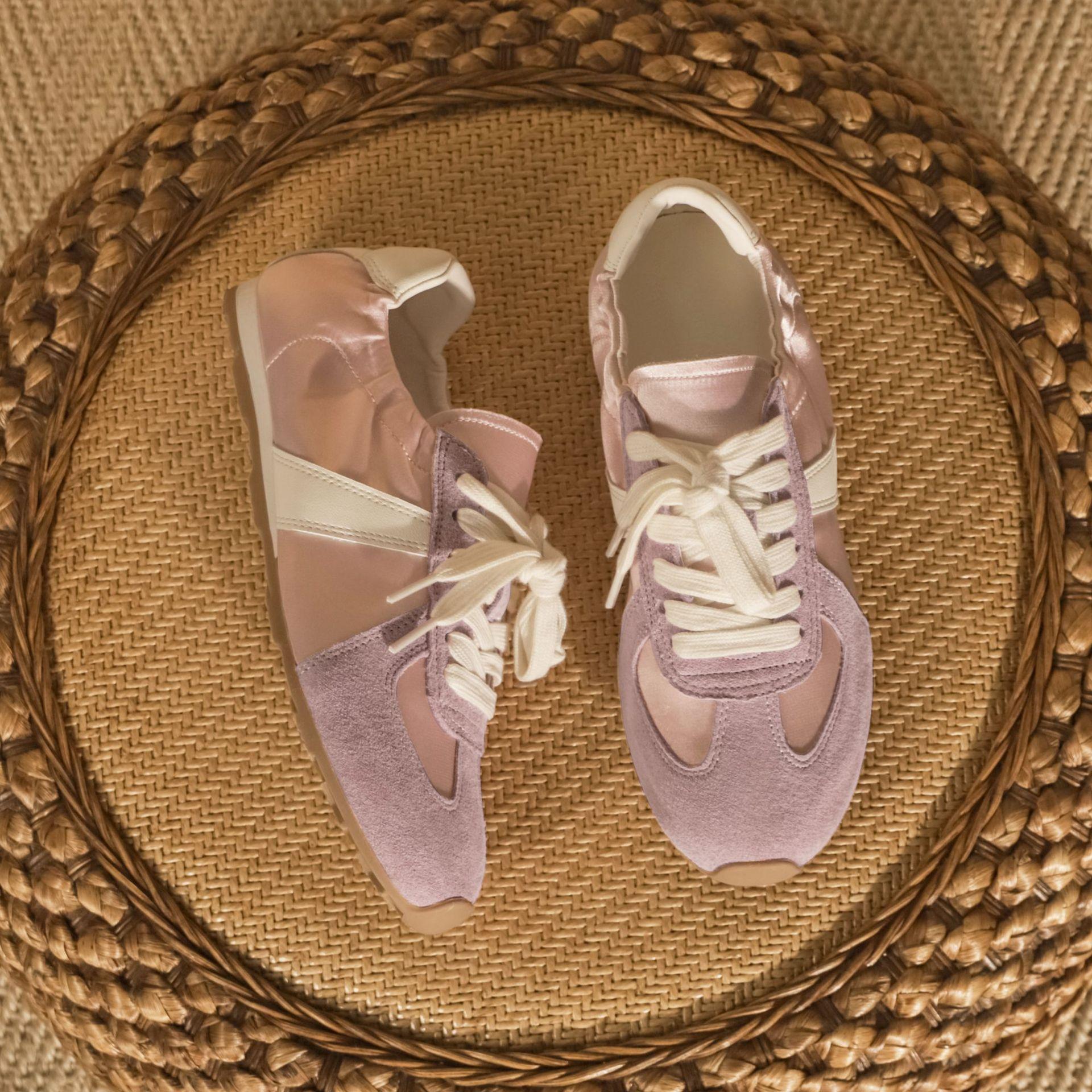 

2025 summer new casual women s shoes soft sole not tired feet sweet wind sports casual shoes satin high-end shoes 34