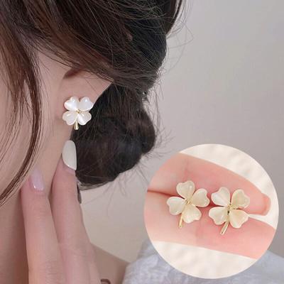 Boucles d'oreilles Point Fashion Simples Chanceuses à Quatre Feuilles pour le Quotidien