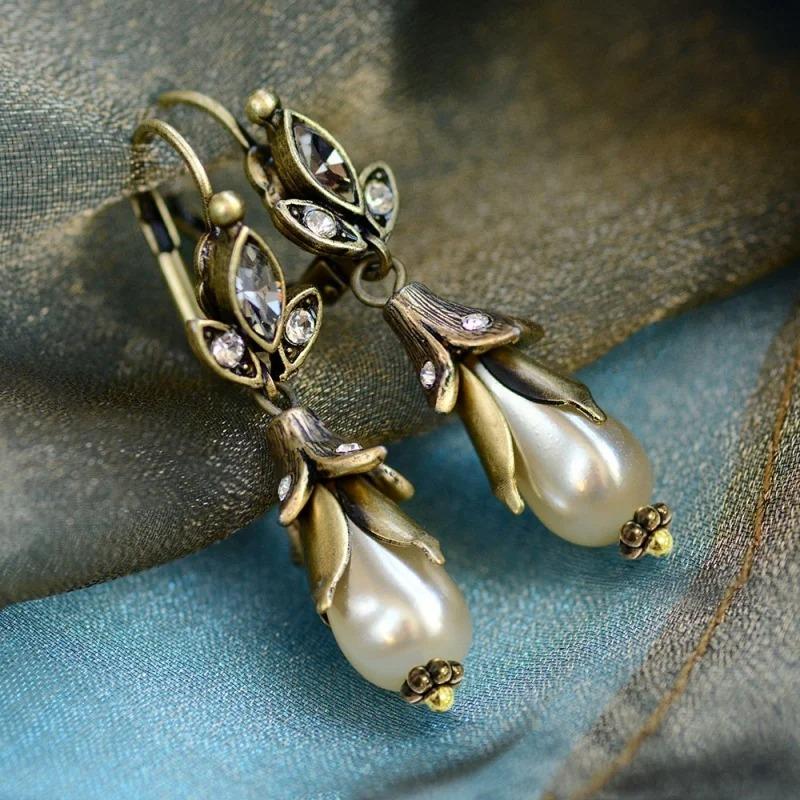 1 Pair Vintage Flowers  Style Faux Pearl Lily Pendant Zirconia Leaves Metal Gold Color Female Earrings