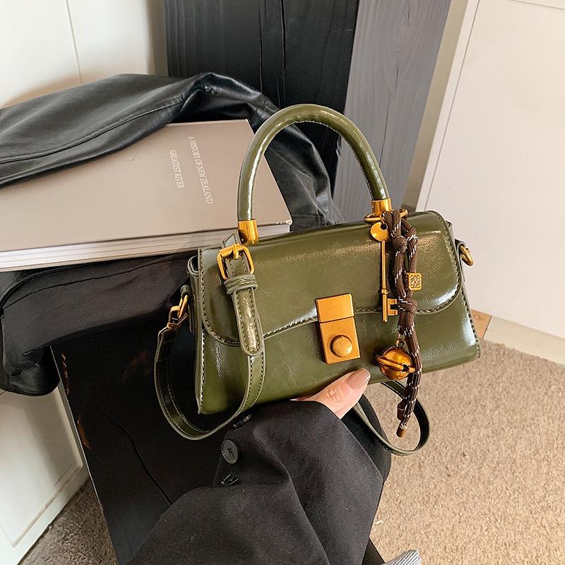 Small bag women's autumn and winter retro new versatile shoulder messenger bag portable work small bag