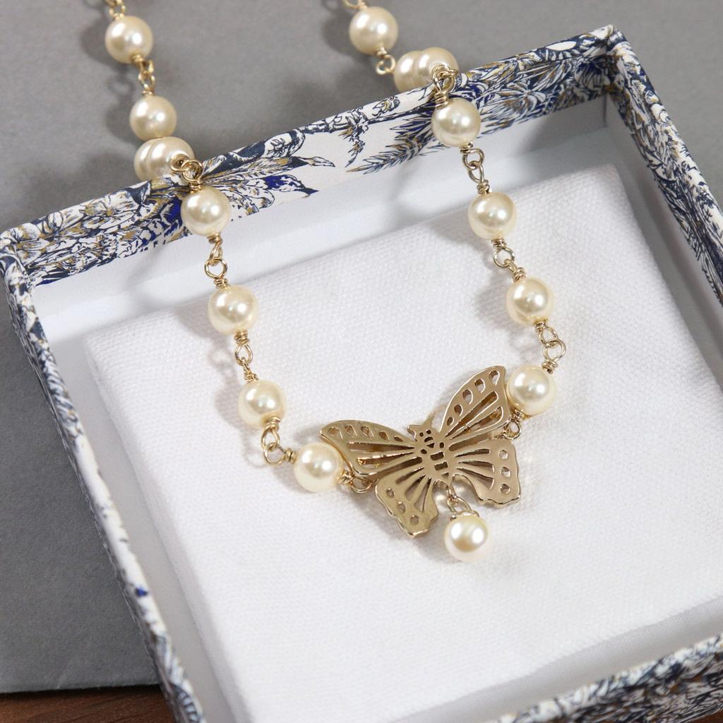 New Hot Brand Vintage Women's Necklace Luxury Jewelry For Women Fashion Butterfly Type Designer Pendant Pearl Chain Choker