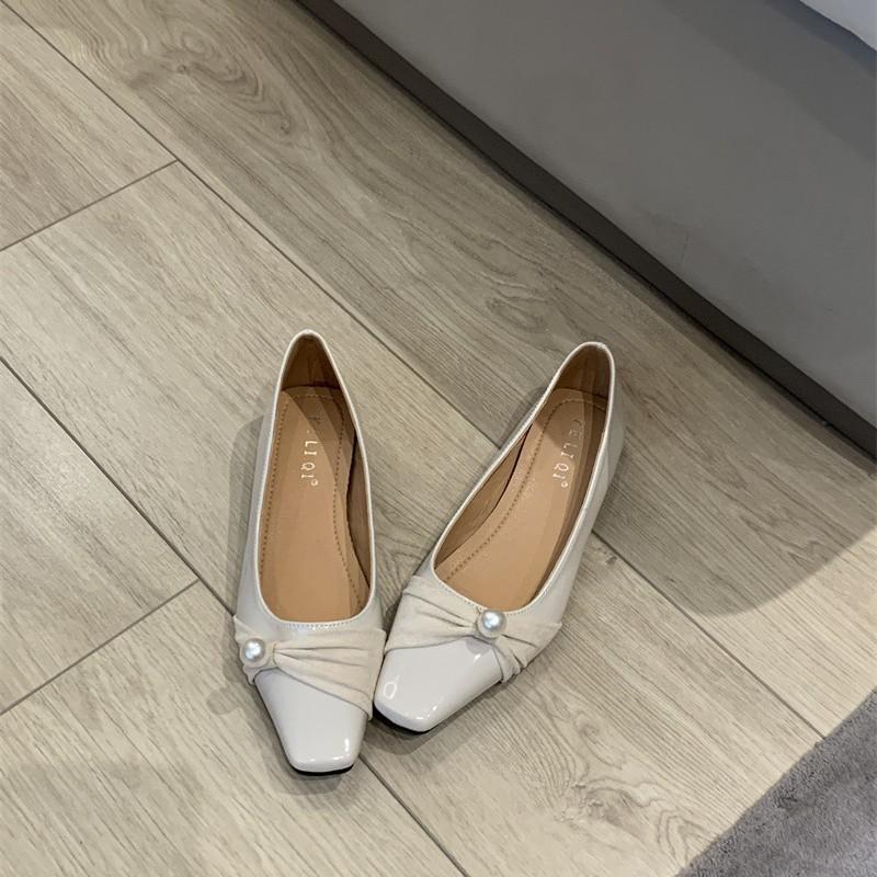2025 autumn and winter new temperament pointed head evening grandma shoes pearl bow Mary Jane single shoes