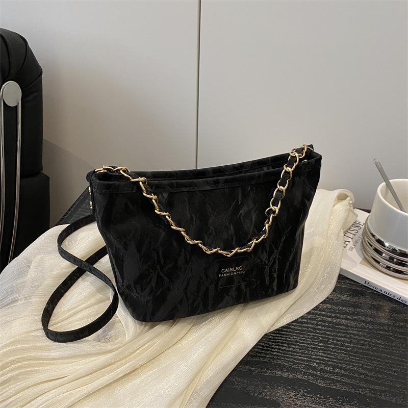 

Versatile leisure large-capacity commuting shoulder bag women s chain personalized student shopping temperament light luxury messenger bag чорний