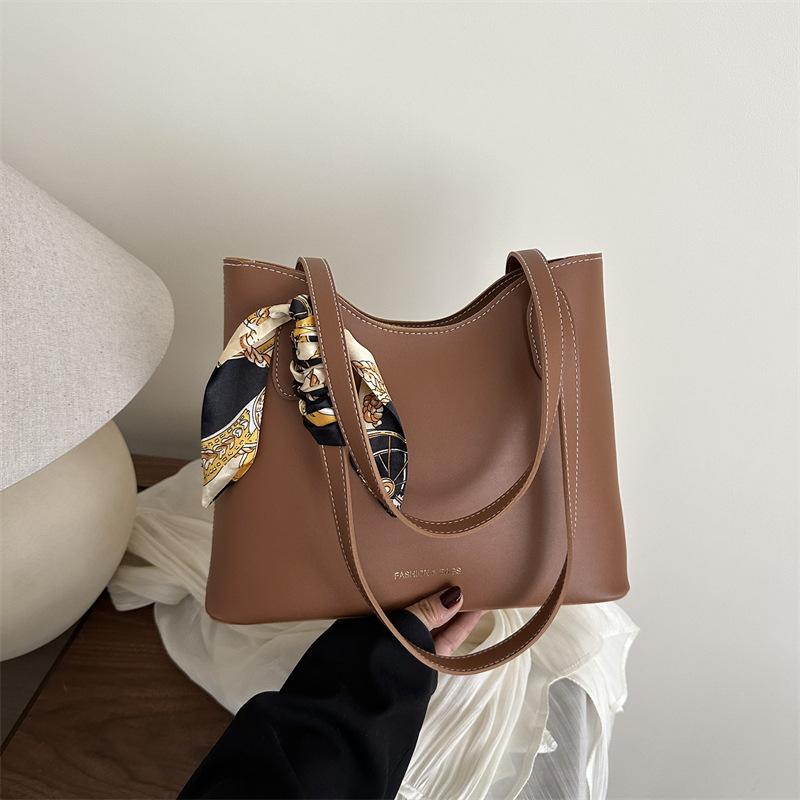 

Новый шелковый шарф однотонный атмосферный модный большая вместимость повседневный ретро простой для поездок на работу на плечо подмышку сумка-тоут светло-коричневого