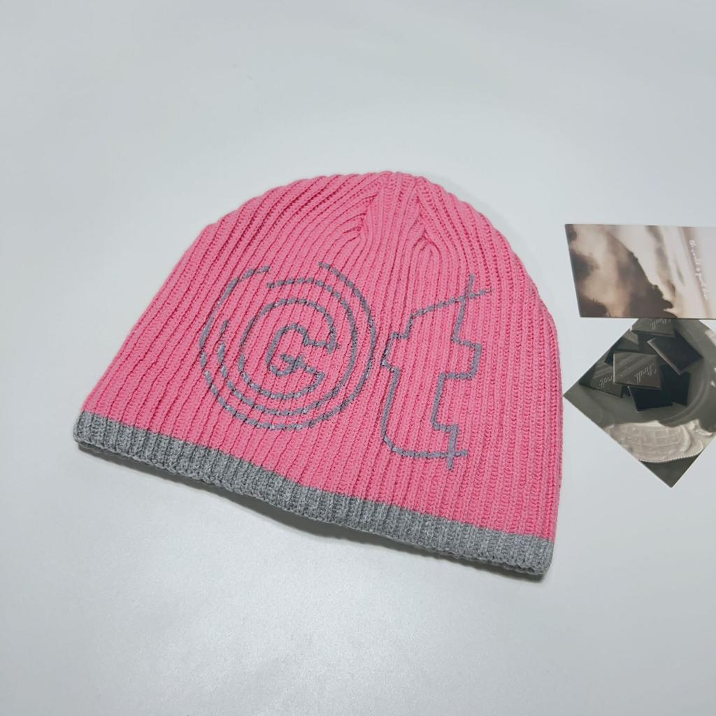 Autumn and winter new graffiti letter contrasting edge knitted cold hat vertical striped wool hat men's and women's pullovers