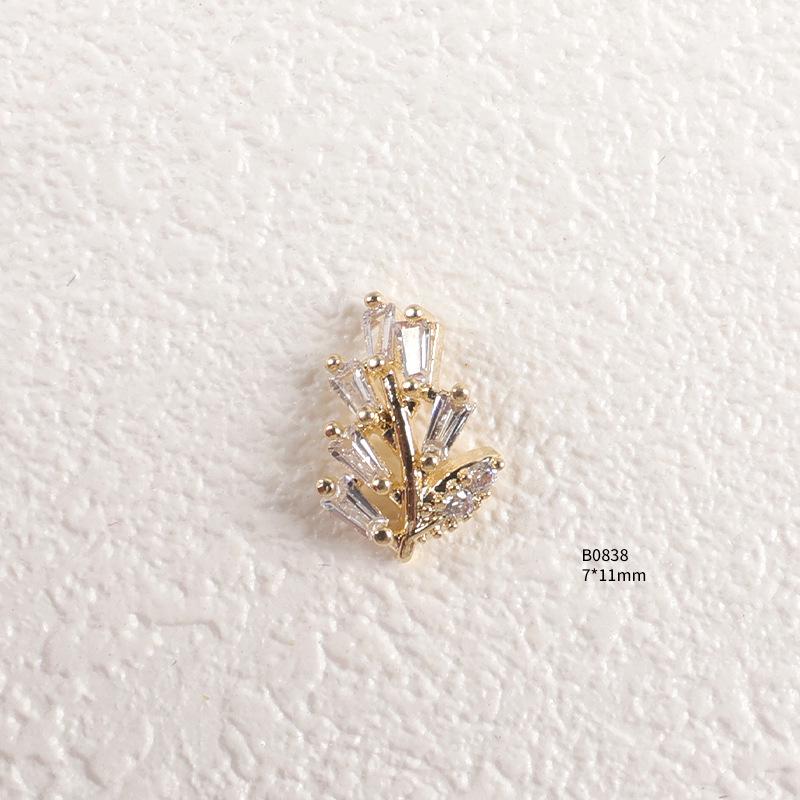 Trendiger Strass- und Zirkon-Nagelschmuck mit diamantbesetzten Metallpailletten