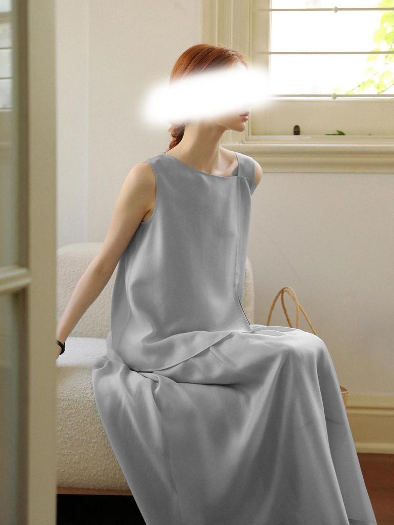 Note: Final Sale. Tops and half-skirts may have a color variation leaning towards gray; they are non-refundable and non-exchangeable.