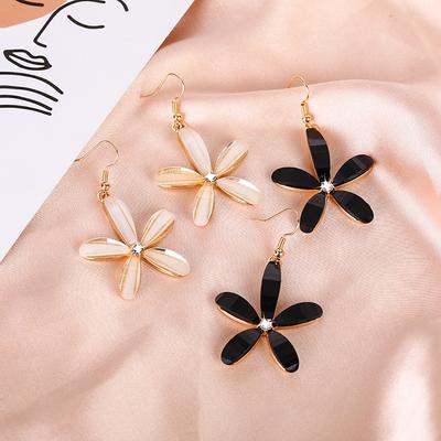 Temperament Earrings Women's Exaggerated Petal Earrings Personalized Retro Ear Hooks Super Flash Fashion Earrings Women