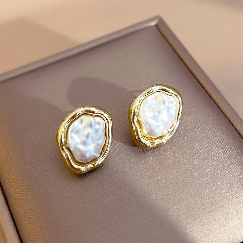 Korean Irregular Pearl Ear Cuff: Elegant Retro Stud Earrings