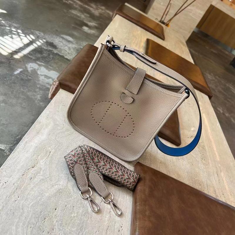 2026 New Top Layer Cowhide TOGO Leather Color Blocked 22 Yi F Lin Bag Unisex Crossbody Cross-border
