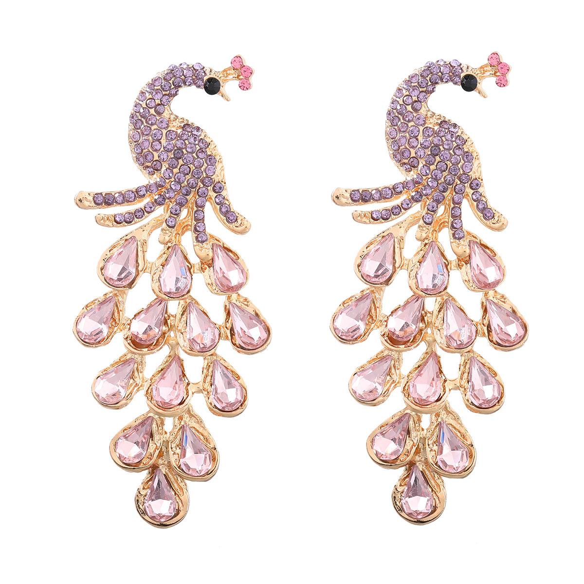 

Нові модні кольорові діамантові сплави, інкрустовані діамантами, стразами, сережки-павичі. Модні жіночі супер феєричні сережки, транскордонні осінь і зима Новинка рожевий