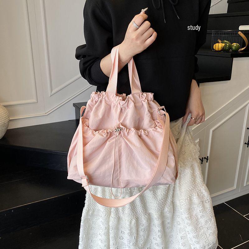 “Koreansk plisserad minimalistisk axelväska - Mångsidig & Chic” (2025)”