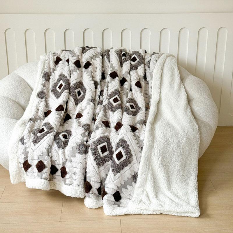 Geometric Jacquard Taff Velvet Blanket Lamb Wool Warm Nap Sofa Cover for Napping Double Layered Thick Bed Sheets for Home