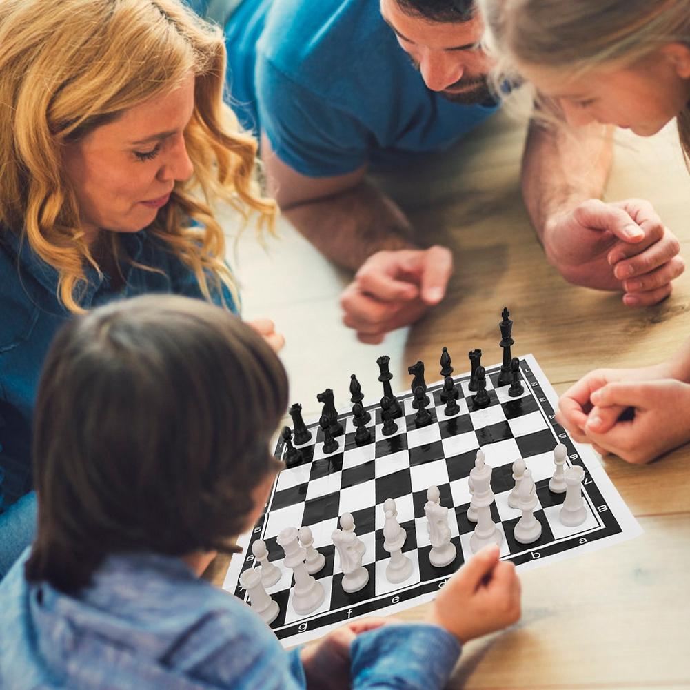 Plastic Outdoor International Chess Set Game with Foldable Chessboard