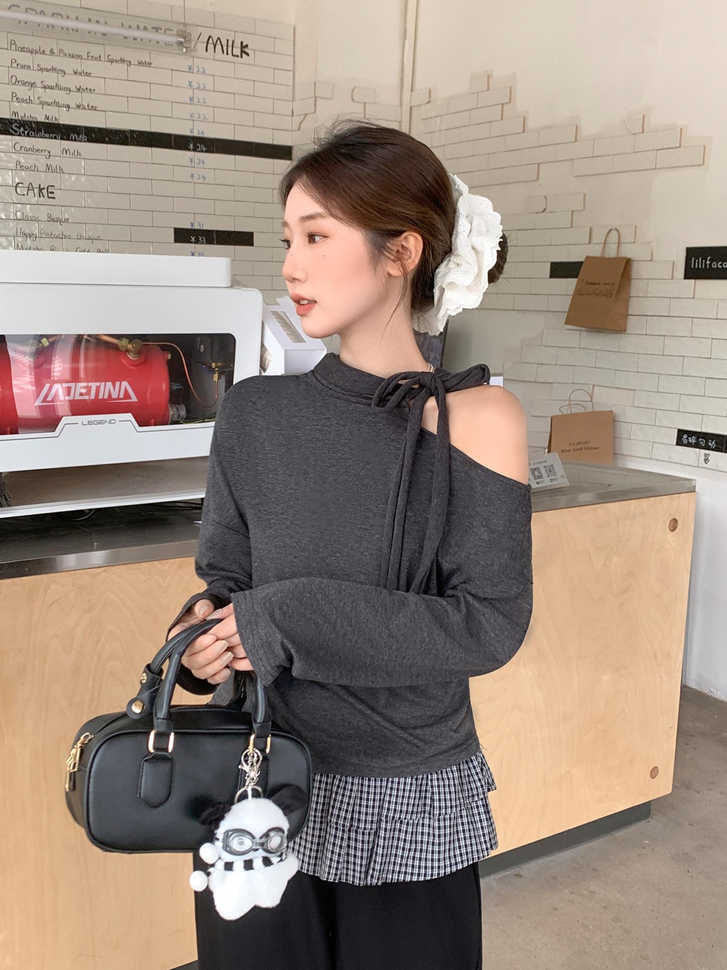 

Grey slanted shoulder strap design sense knitted long-sleeved T-shirt early autumn new loose off-shoulder bottoming shirt top S темно-серого
