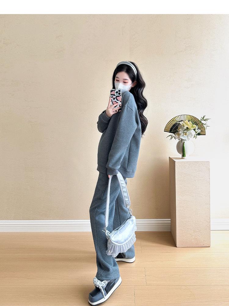 Spring 2025 Age-Reducing Women's Maternity Set: Apricot Round Neck Printed Sweatshirt & Loose Pants