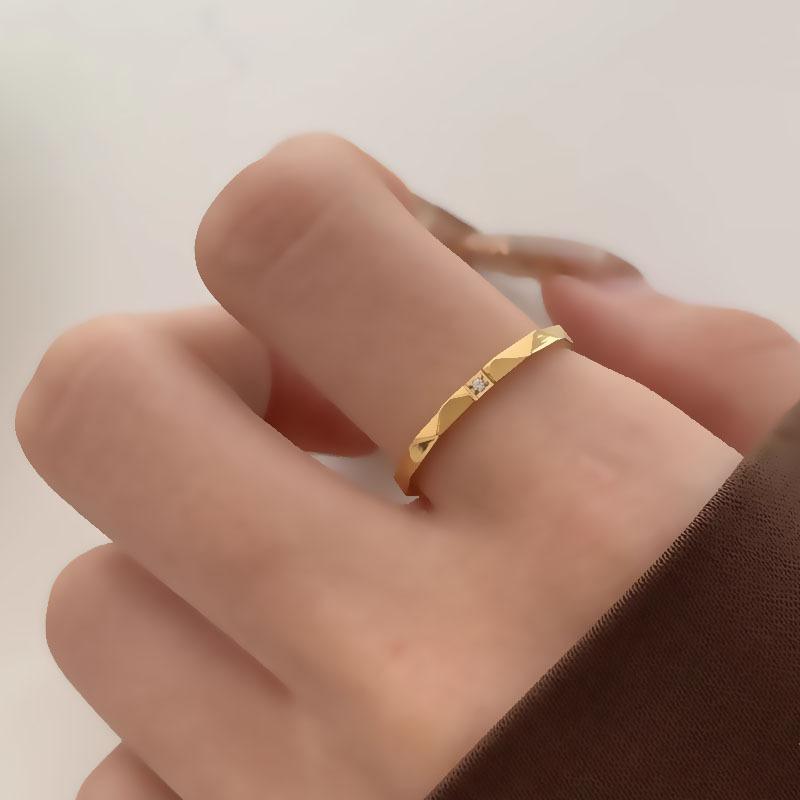 Elegant Heart Bow Titanium Steel Ring for Women Minimalist Round Circle Band Light Luxury Jewelry