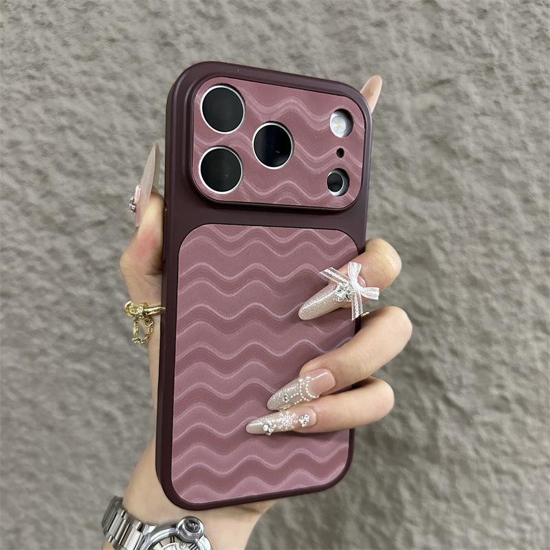The wavy pattern is suitable for seconds to become larger Windows Apple 17 mobile phone case iPhone16promax anti-drop all-inclusive protective case.