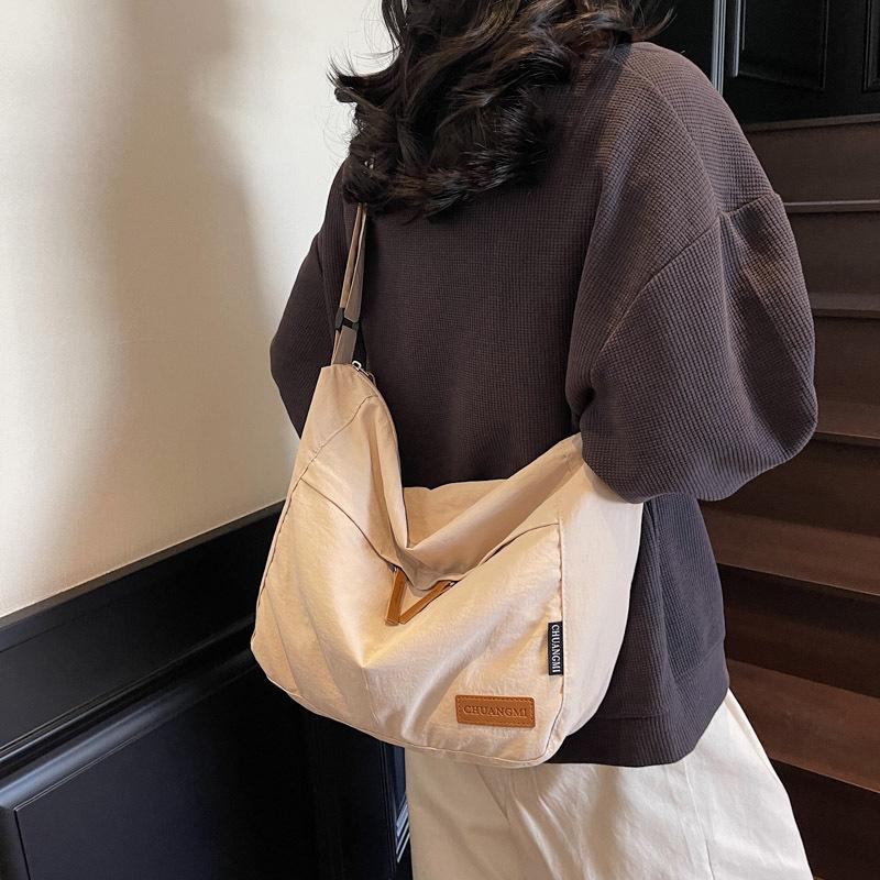 Literary and Versatile Sports Messenger Bag, Casual Shoulder Bag, Large Capacity, Lightweight and Simple Student Backpack