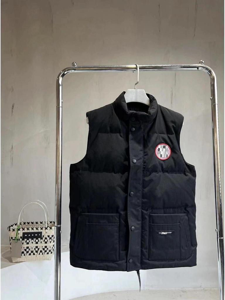 Goose Down Men's Lightweight Vest - Trendy, Warm, High-End Outerwear for Spring, Autumn, Winter.