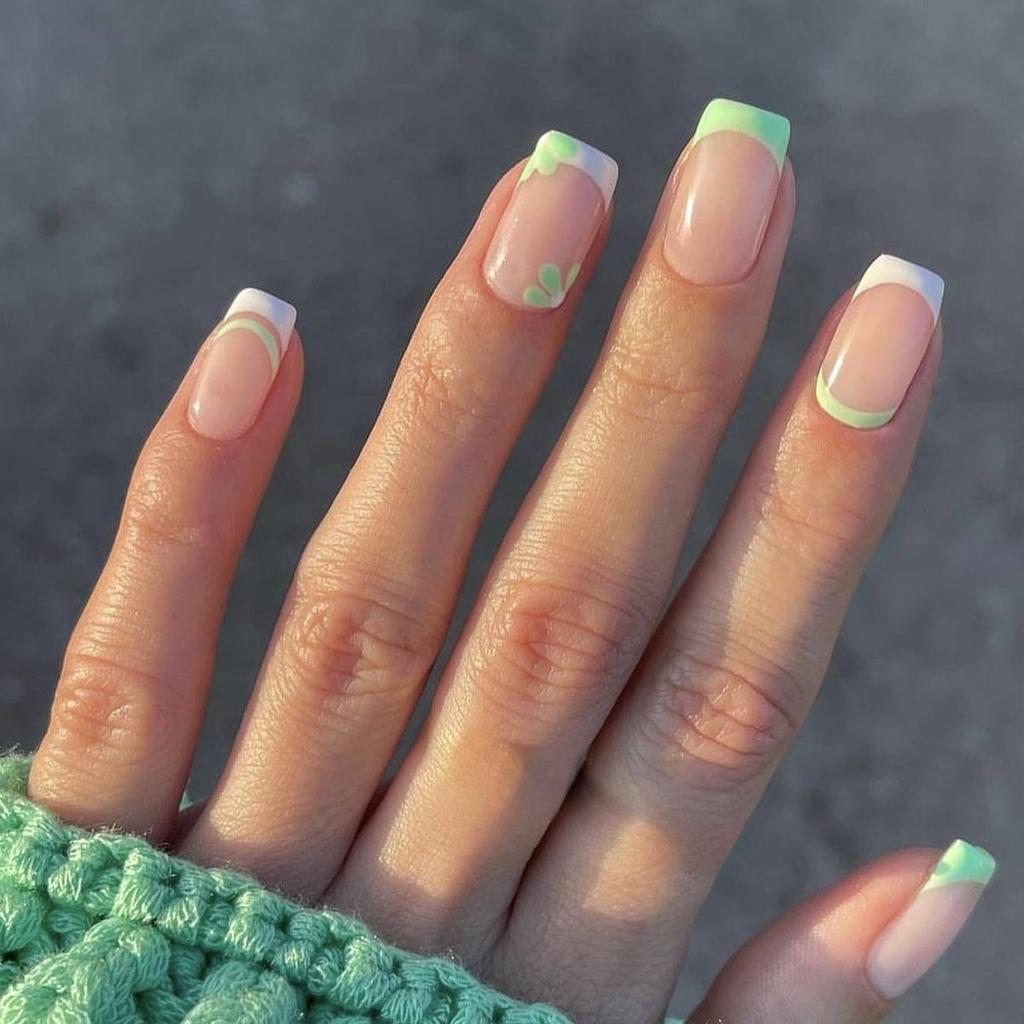 Frühlingsblume Französische Kante Aufhellende Aufklebenägel, Niedliche Kurze und Zarte Falsche Nägel