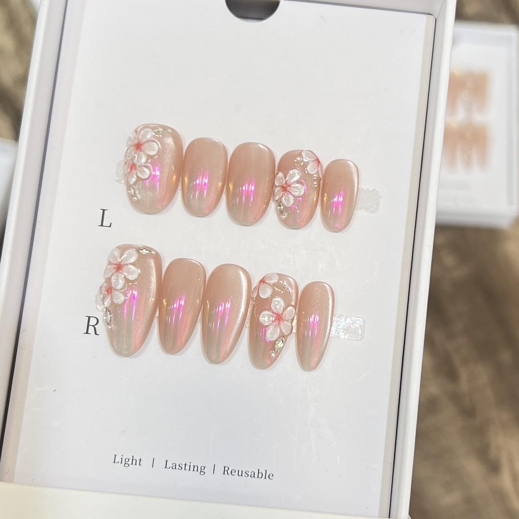 Hand-woven Armor Polarized Cat Eyes Fresh Three-dimensional Carved Manicure Finished Product