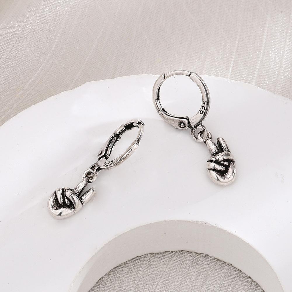 Vintage Vintage Scissor Hand Earrings Street Punk Cold Hip Hop Gestures Small Fun Bier Cute Ear Buckles