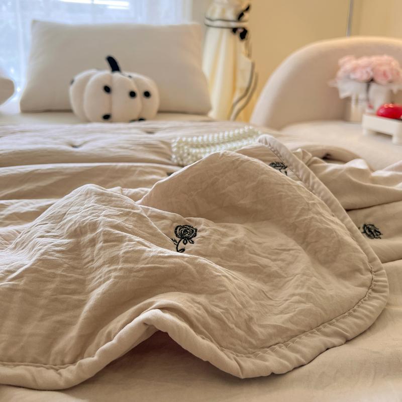 Japanese Minimalism Skin-friendly Summer Blanket Soft Breathable Single Double Duvet Washed Embroidered Comfortable Thin Quilt