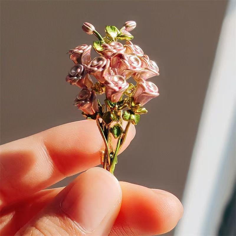 Creative Give You A Bouquet Of Rose Brooches Beautiful Bouquet Pink Enamel Pins Party Office Brooch Pins Gifts For Women Girls