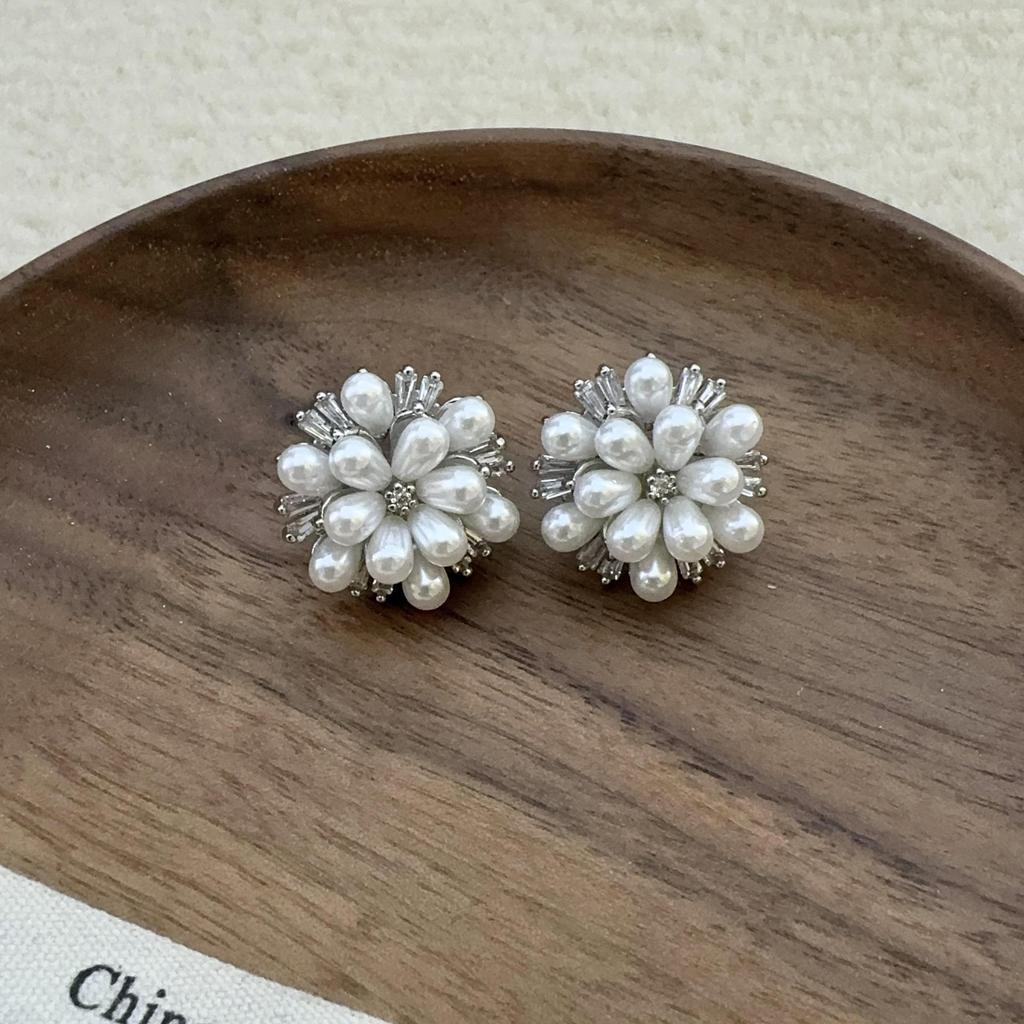 Freshwater Pearl Zircon Flower Stud Earrings - Light Luxury, Cute & Versatile Design for Women
