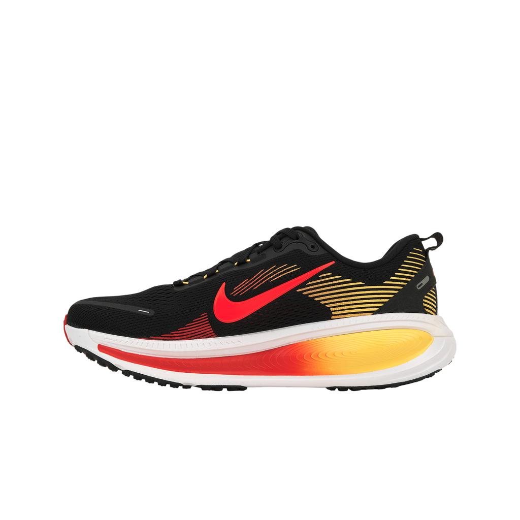 Nike Zapatillas Vomero 18 para hombre, color negro carmesí brillante, topacio carmesí claro y dorado, HM6803-016